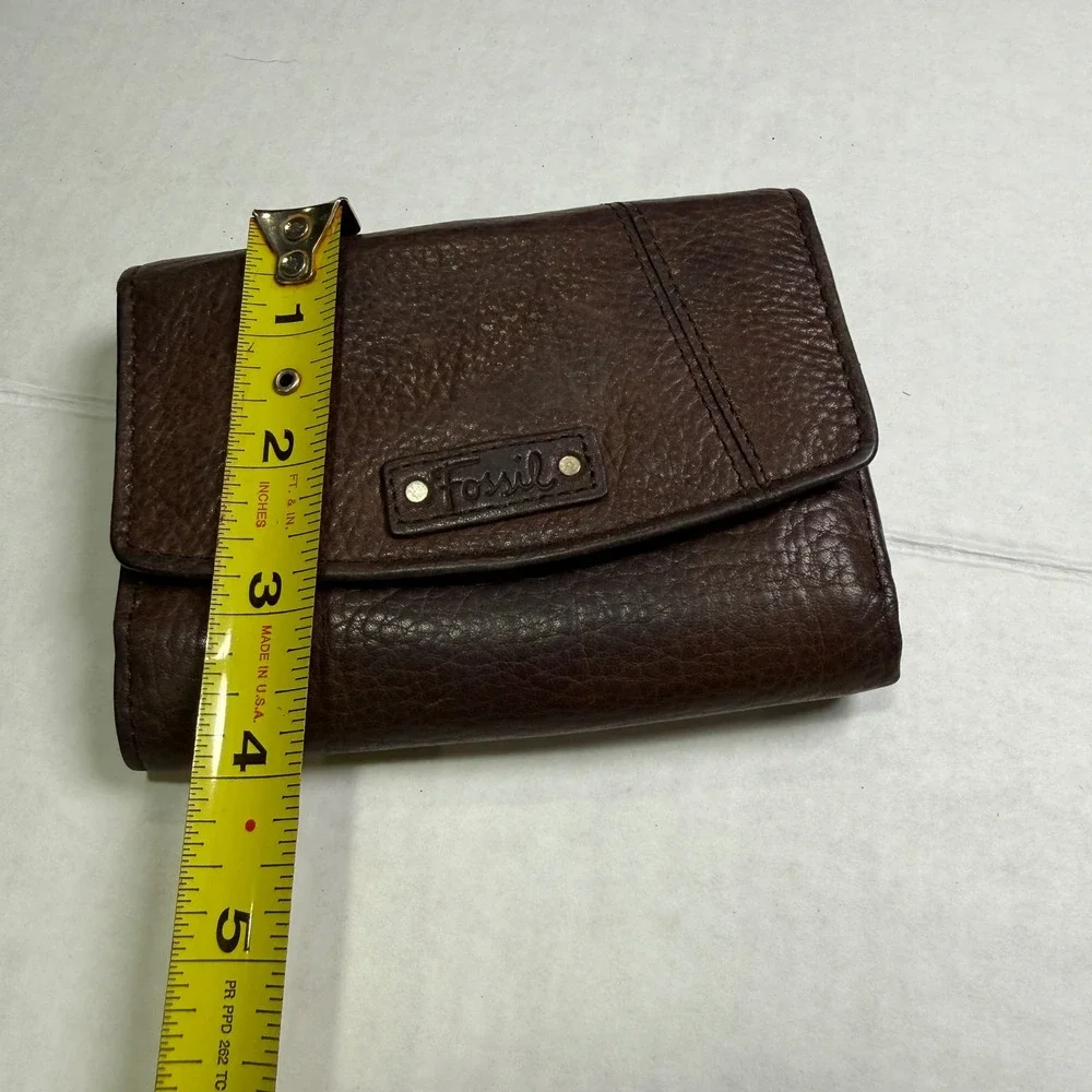 Fossil Womens Brown Pebbled Leather Trifold Wallet ID Window Coin Pocket